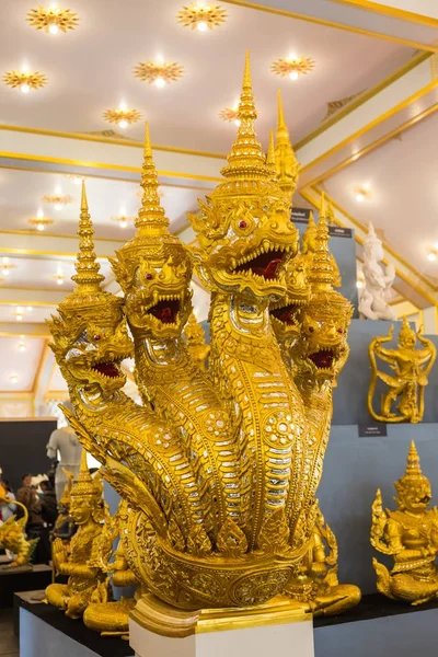 Statues et animaux gardiens de la forêt de Him-ma-pan dans l'exposition — Photo