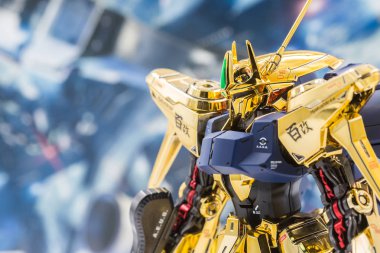 Gundam ölçekli plastik modeller.
