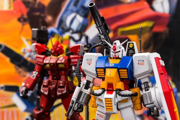 Gundam ölçekli plastik modeller Tayland at dükkanda.