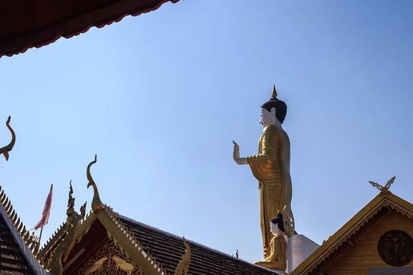 Giant Buddha statue in Wat Prathat Lampang Luang temple. — Stock Photo, Image