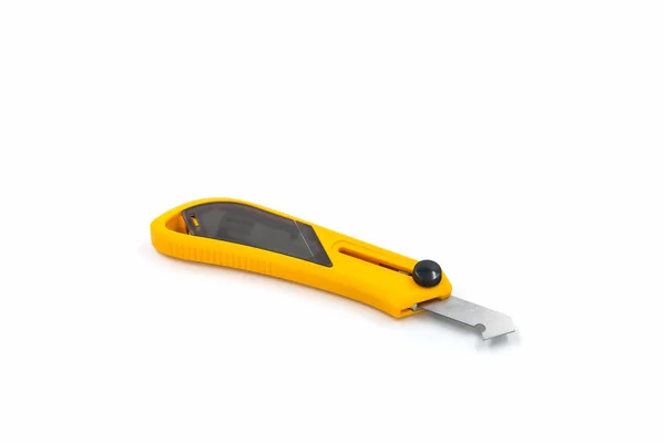 Cuchillo cortador de plástico y laminado amarillo . — Foto de Stock