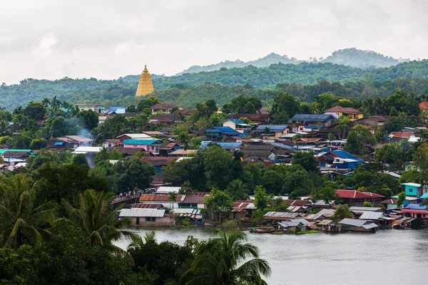 Vista da aldeia de Karen e Mon. Sangkhlaburi, Kanchanaburi — Fotografia de Stock