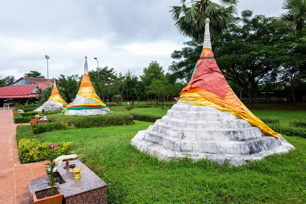 El Paso de las Tres Pagodas es un paso fronterizo hacia la Unión de Myanmar . — Foto de Stock