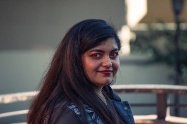 Latin ya da Hindu görünümlü tombul