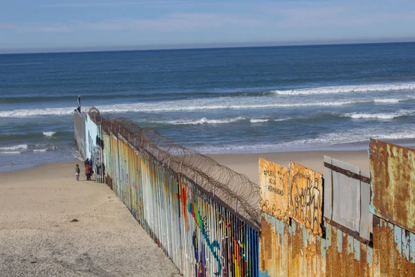 Tijuana Baja California, Meksika - 18 Ocak 2020 ABD ve Meksika 'yı San Diego ve Tijuana arasında bölen sınır