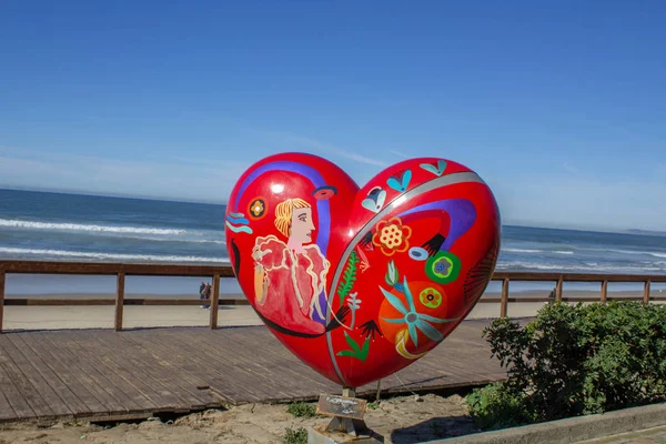 Hartvormige sculptuur gelegen in de stranden van tijuana — Stockfoto