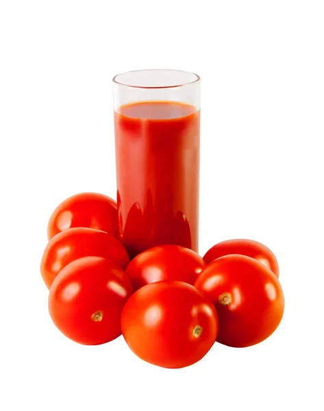 Glas mit Tomatensaft und reifen Tomaten isoliert auf weißem Hintergrund — Stockfoto