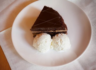 Dondurmalı çikolatalı pasta. 