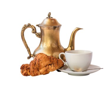 Fincan kahve ve beyaz arka plan üzerinde izole cezve