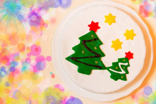 Christmas cake decorated with fondant christmas tree — Stock Photo, Image