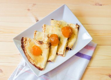 Ev yapımı kayısı reçelli krep