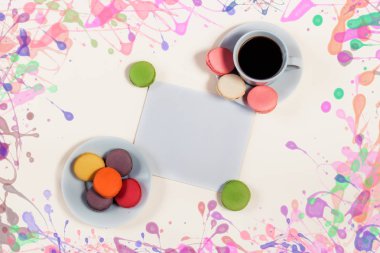 offee Kupası, macaroons ve metin alanı ile boş kartı
