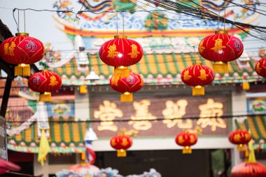 Ay yeni yıl için Tapınağı'nda Çince asılı fener süslemeleri