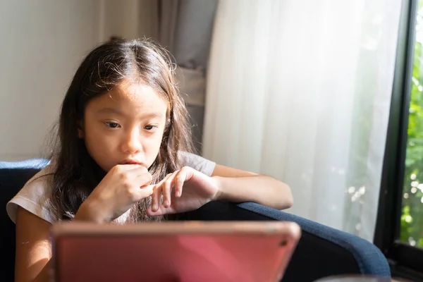 Little Asian girl watching internet on computer tablet, Kid conc — Stock Photo, Image