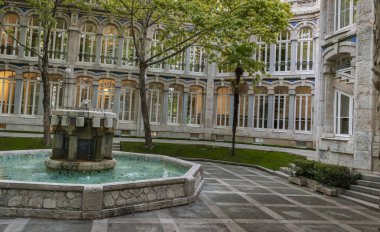 Mavi çeşmeli güzel bir teras..