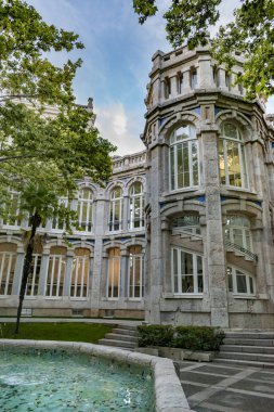 Mavi çeşmeli güzel bir teras..