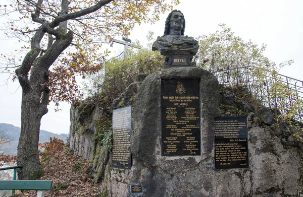 Karlovy Vary 11 Kasım 2019. Heykel bir olayın anısına dikildi. 11 Kasım 1712 'de, Rus Çarı Büyük Peter kaplıcayı ziyaret etti ve ata binip, eyeri olmayan bir ata bindi..