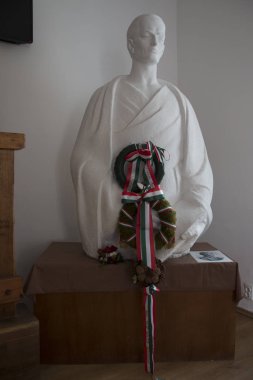 Csomakrs Chiurus Romanya 3 Eylül. 2018. Alexander Csoma de Koros 'un müzedeki heykeli onun adını taşıyor. Tibet 'te dünyanın ilk Tibet-İngilizce sözlüğü ve gramerini üretti (1827).).