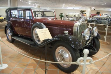 Monako Prensi Rainier II Otomobil Müzesi 22 Ocak. 2014 yılı. 1928 Hispano-Suiza H6b eski bir araba. 1919 Paris Otomobil Fuarı 'nda tanıtılan lüks otomobil H6 1933 yılına kadar üretildi..