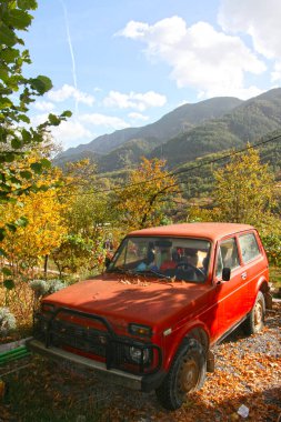Le Bar-sur-Loup, France 13. Oct 2008. France  Abandoned old car Niva in the garden.