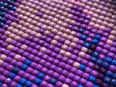 Yakın plan, renkli pırlanta işlemeli parlak. Hobiler ve eğlence.