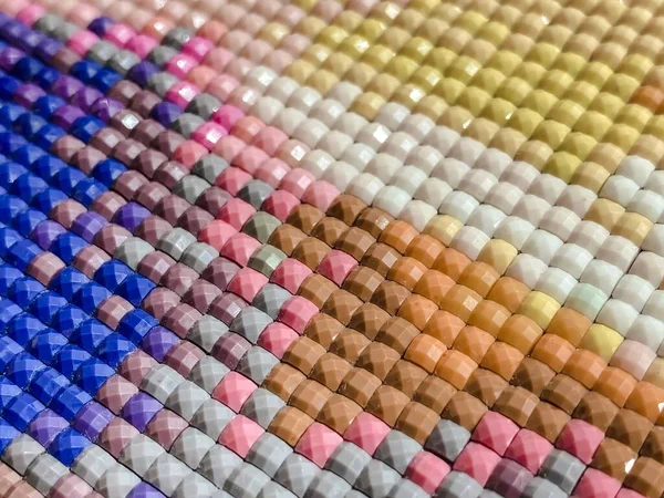 Yakın plan, renkli pırlanta işlemeli parlak. Hobiler ve eğlence. 