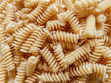 Çiğ makarnaya yakın çekim. Yemek fotoğrafçılığı.