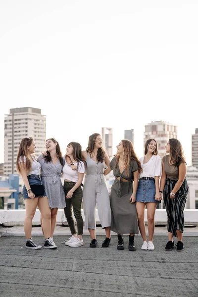Big group of pretty girls smiling and having fun in a rooftop — ストック写真