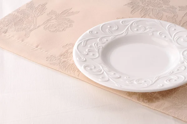 Placa Porcelana Con Patrón Floral Primer Plano Junto Servilleta Color — Foto de Stock