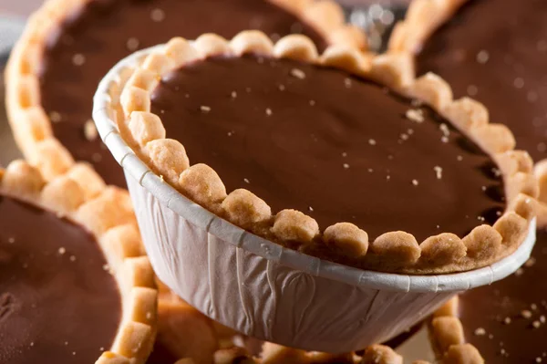 Forma Tradicional Tartaletas Con Relleno Chocolate Cerca —  Fotos de Stock