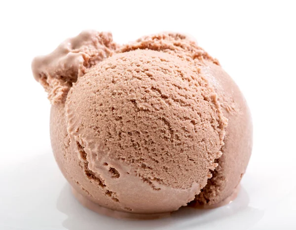 Hafifçe Erimiş Çikolatalı Dondurma Vurgunun Beyaz Tabak Yakın Çekim — Stok fotoğraf