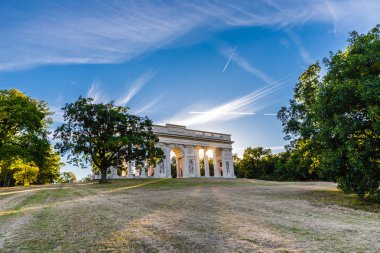 Neoklasik Colonnade 