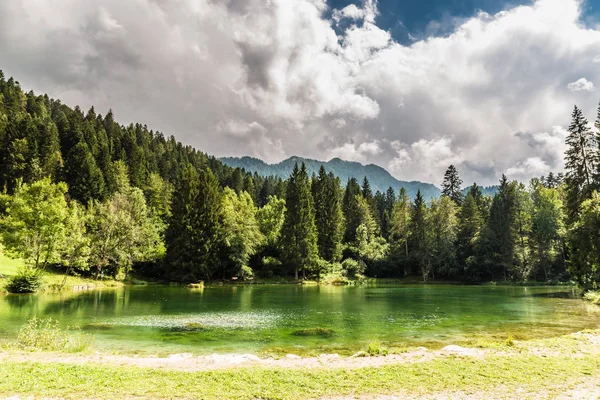 Lake Near Bar Laghetto-Madonna Di Campiglio, Itália — Fotografia de Stock