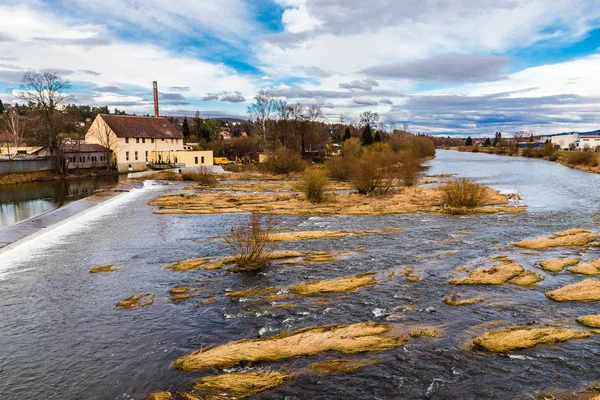 Weir, a Berounka-folyó - Revnice, Cseh Köztársaság — Stock Fotó