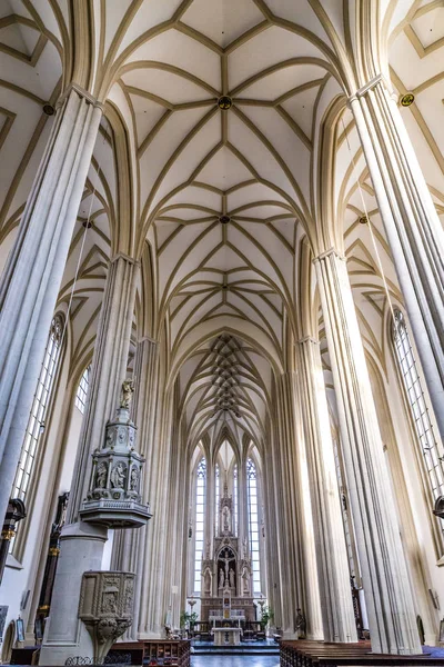Interior de Saint James Church-Brno, República Checa — Foto de Stock
