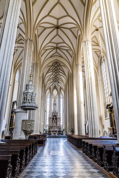 Interior de Saint James Church-Brno, República Checa — Foto de Stock