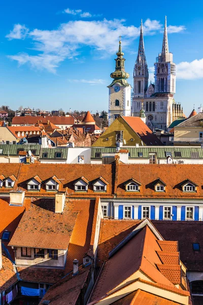 Zagreb mit Kathedrale und Kirchturm - Kroatien — Stockfoto
