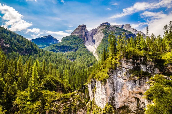 Vandra till Cascate Di Fanes - Dolomiterna, Italien — Stockfoto