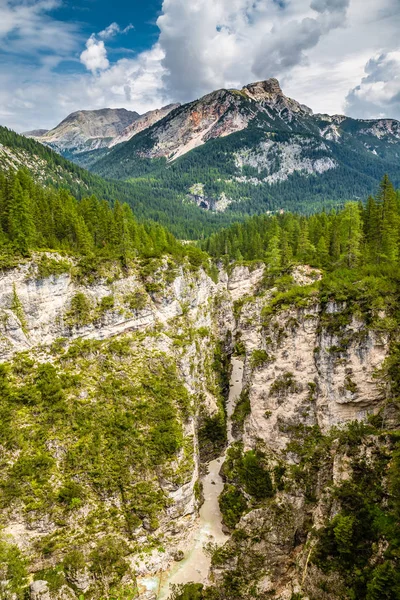 Cascate 디 Fanes-Dolomites, 이탈리아 하이킹 — 스톡 사진