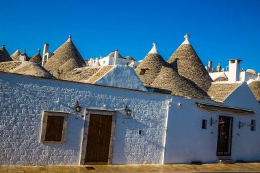 Alberobello Trulli evleri - Apulia, İtalya ile
