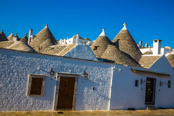 Alberobello met Trulli huizen - Apulië, Italië — Stockfoto