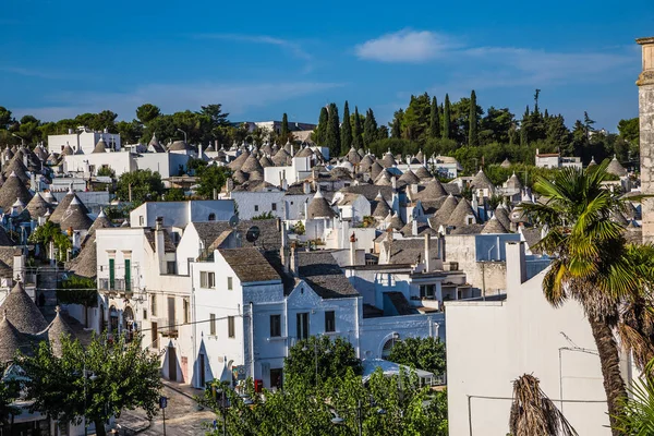 Alberobello met Trulli huizen - Apulië, Italië — Stockfoto