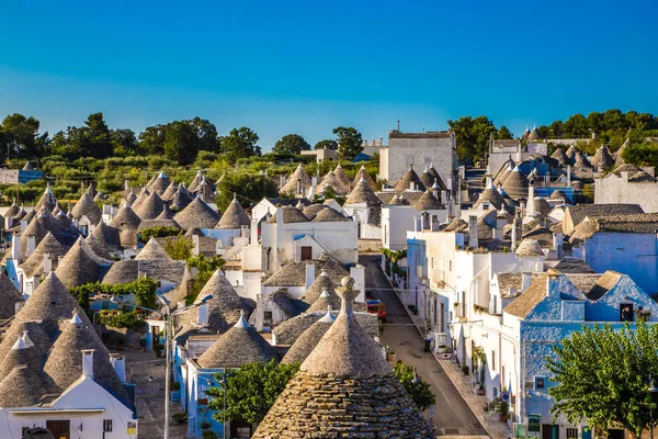 Alberobello mit trulli-häusern - apulien, italien — Stockfoto