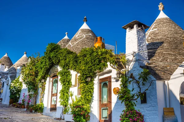 Alberobello med Trulli hus - Apulien, Italien — Stockfoto