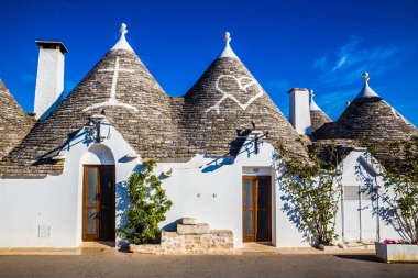 Alberobello Trulli evleri - Apulia, İtalya ile