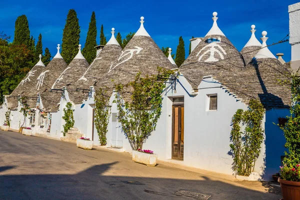 Alberobello met Trulli huizen - Apulië, Italië — Stockfoto