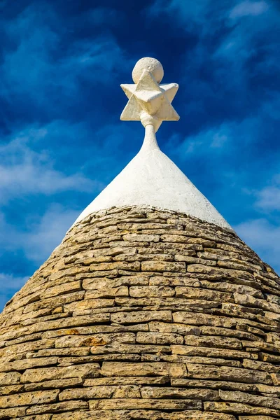 Symbool op Trullo huis dak - Alberobello, Italië — Stockfoto