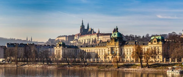 Castelo Praga Straka Academy Acima Rio Vltava Praga República Checa — Fotografia de Stock