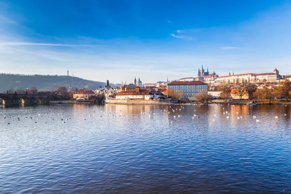 布拉格城堡 查理大桥 纪念堂和伏尔塔瓦河河全景图 布拉格 捷克共和国 — 图库照片