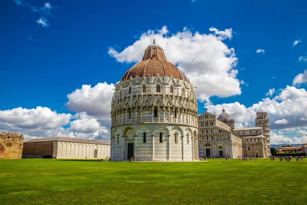 Piazza dei Miracoli - Pisa, Italia, Europa — Foto de Stock